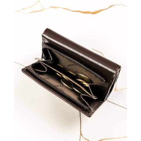 Mały, brązowy portfel damski ze skóry naturalnej z systemem RFID - Peterson