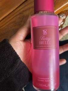 Victoria’s Secret Berry Brulee 250ml – Słodka Mgiełka do Ciała
