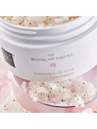 Cukrowy peeling do ciała Rituals The Ritual Of Sakura Sugar & Cherry Blossom