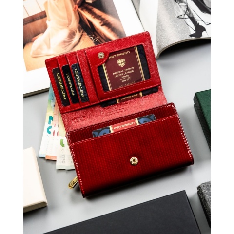 Skórzany, lakierowany portfel damski w czerwonym kolorze, wyposażony w kieszeń zewnętrzną - Peterson