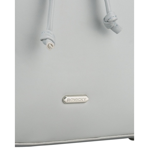 Pojemny plecak damski ze skóry ekologicznej w szarym kolorze wyposażony w nóżki ochronne - Rovicky