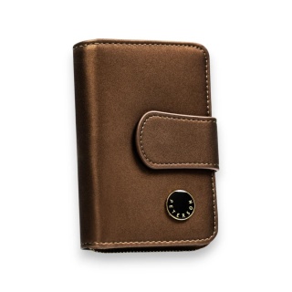 Portfel damski ze skóry naturalnej i ekologicznej w brązowym kolorze, wyposażony w system RFID - Peterson