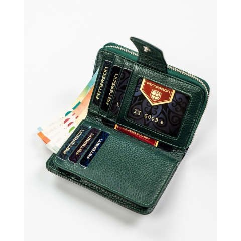 Zielony, pionowy portfel damski ze skóry naturalnej i ekologicznej, zamykany suwakiem i zatrzaskiem - Peterson