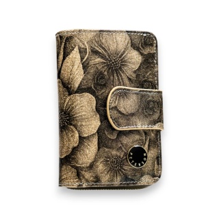 Złoty, pionowy portfel damski ze skóry naturalnej i ekologicznej, zamykany suwakiem i zatrzaskiem - Peterson