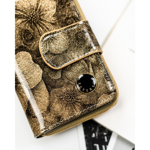 Złoty, pionowy portfel damski ze skóry naturalnej i ekologicznej, zamykany suwakiem i zatrzaskiem - Peterson