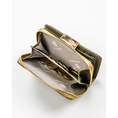 Złoty, pionowy portfel damski ze skóry naturalnej i ekologicznej, zamykany suwakiem i zatrzaskiem - Peterson